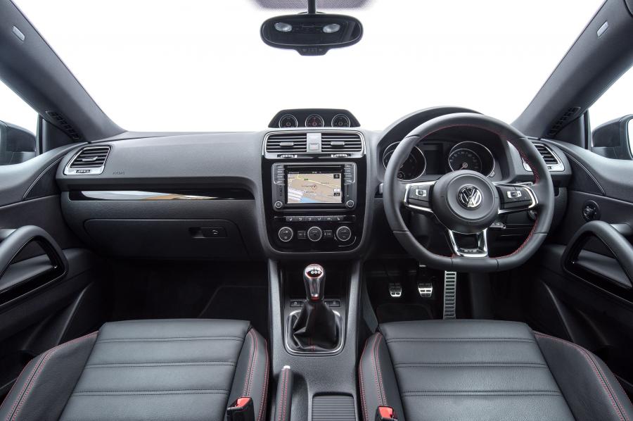 Торпедо Volkswagen Scirocco GTS 2016 года  (UK) (фото 27 из 29)